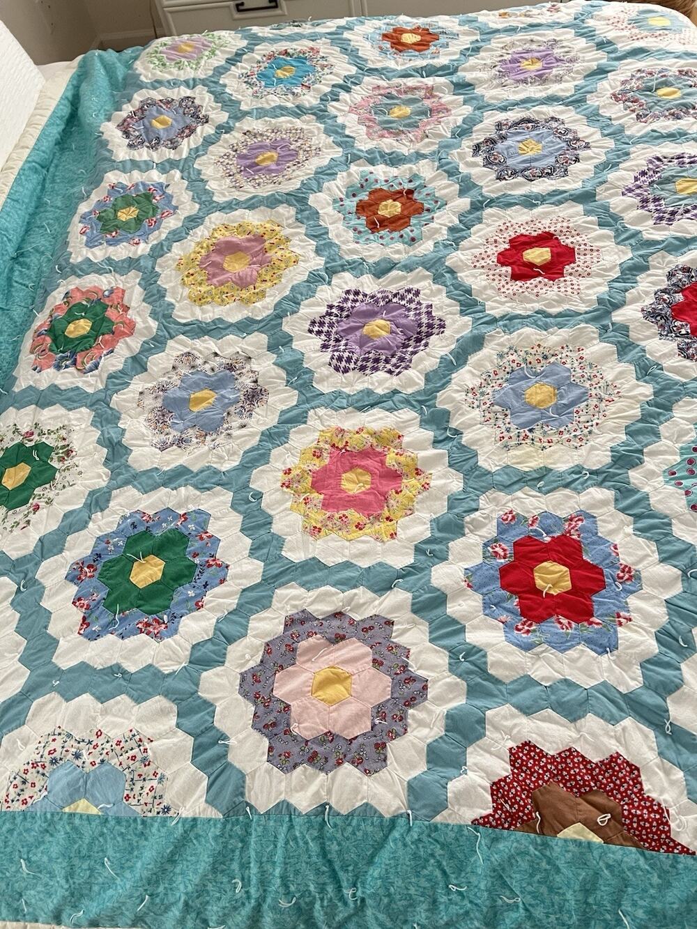 Vintage Handmade Quilt Flower Garden Rosette Apx 80x77” Hexagon Full Queen READ